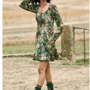 NWOT Peruvian Connection Foliage Green/tan Floral Long Sleeve Dress. Size M